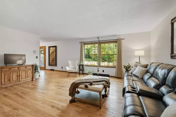 900 Woodview Drive, Sun Prairie, WI 53590