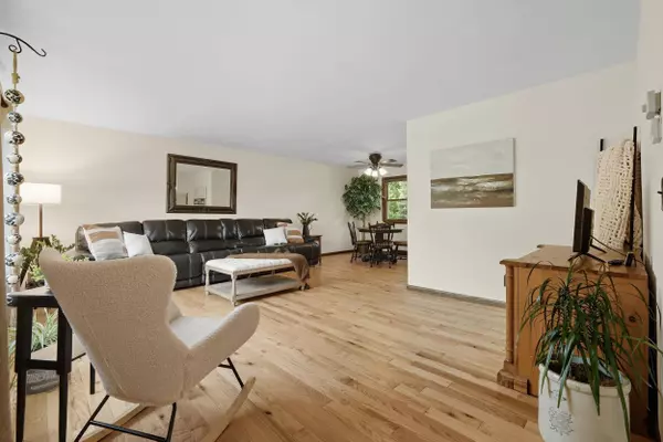 900 Woodview Drive, Sun Prairie, WI 53590