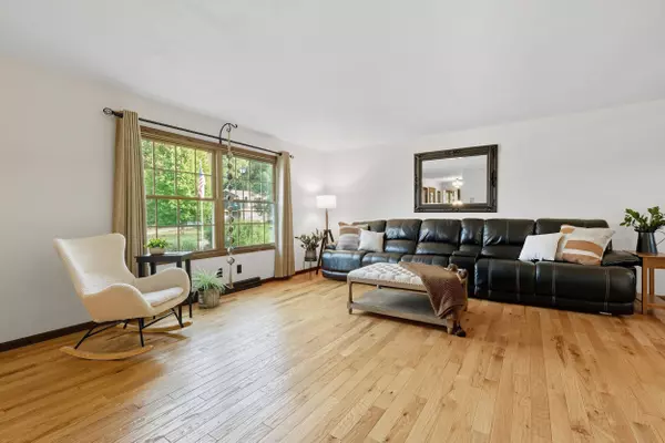 900 Woodview Drive, Sun Prairie, WI 53590