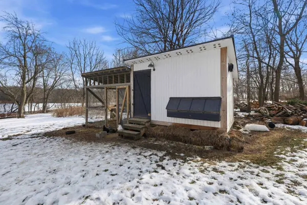 2073 Hawkinson Road, Oregon, WI 53575