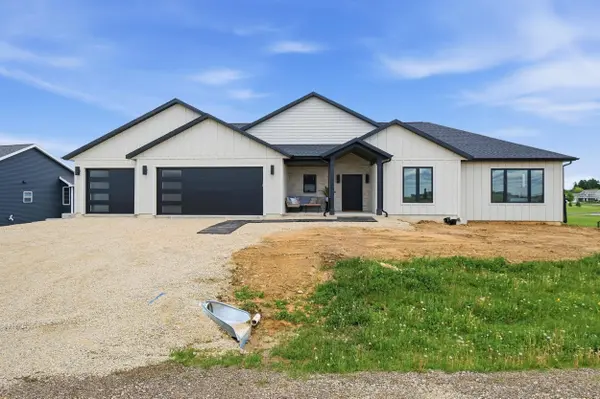 1636 Fissure Trail, Columbus, WI 53925-9998