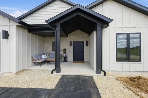 1636 Fissure Trail, Columbus, WI 53925-9998