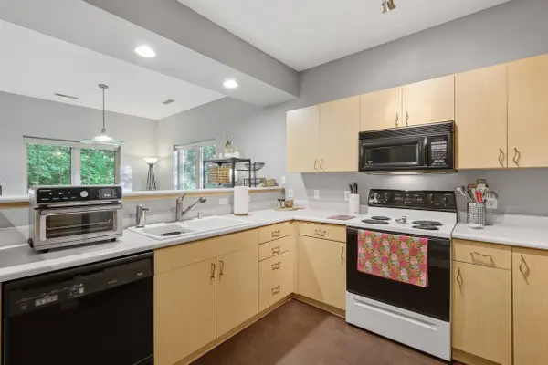 1140 E Dayton Street #203, Madison, WI 53703