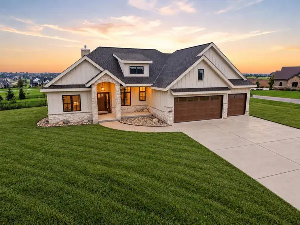 6859 Karolina Way