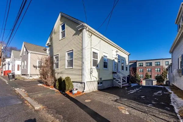 86 Flint Street, Salem, MA 01970