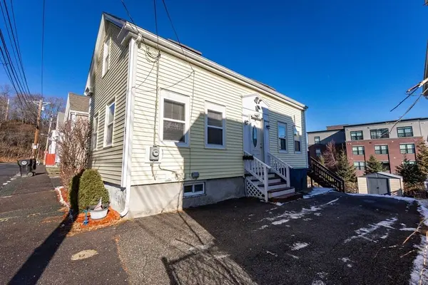 86 Flint Street, Salem, MA 01970