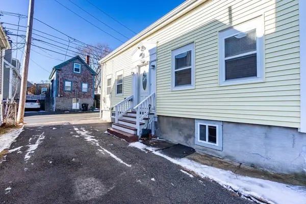 86 Flint Street, Salem, MA 01970