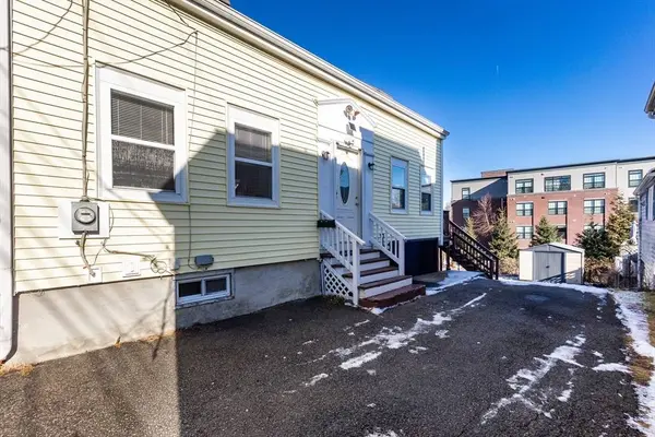 86 Flint Street, Salem, MA 01970