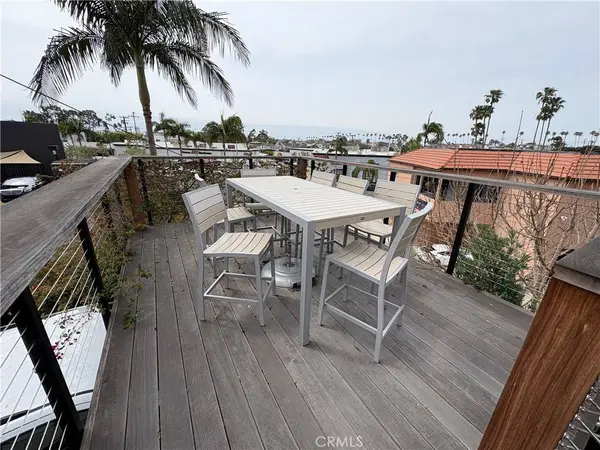 3111 2nd AVE #4, Corona Del Mar, CA 92625