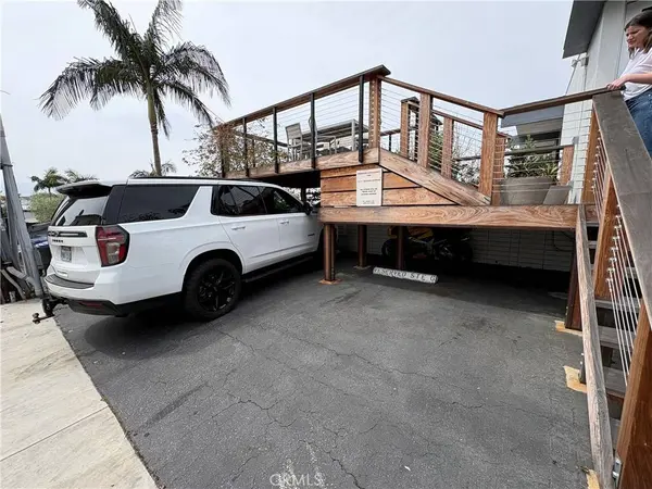 3111 2nd AVE #4, Corona Del Mar, CA 92625