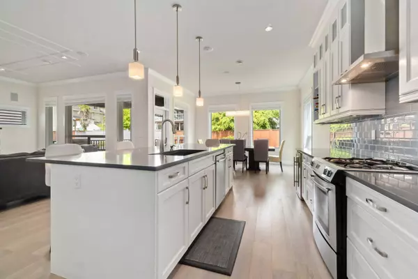 3461 Darwin AVE, Coquitlam, BC V3B 3H6