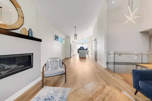 8008 13 AVE, Burnaby, BC V3N 2G2