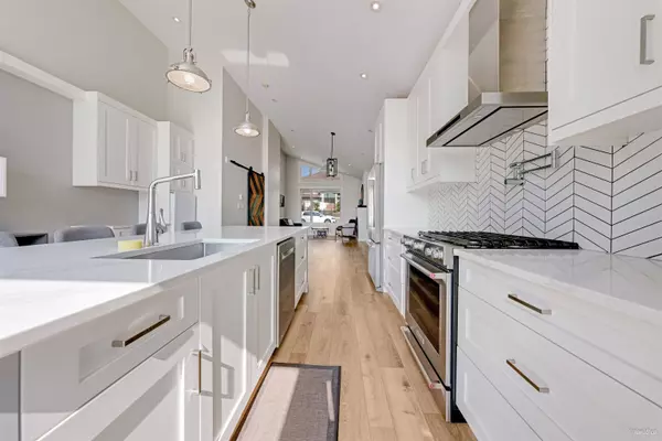 8008 13 AVE, Burnaby, BC V3N 2G2