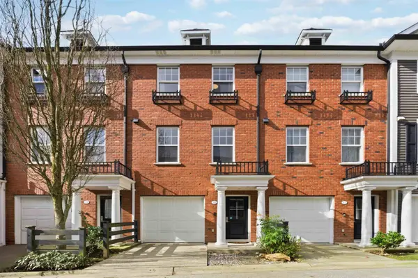 19572 Fraser WAY #18, Pitt Meadows, BC V3Y 0A9