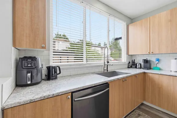 10288 243 ST, Maple Ridge, BC V2W 1Y2