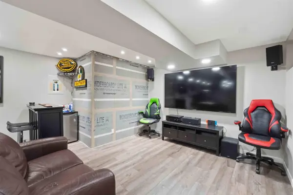 10288 243 ST, Maple Ridge, BC V2W 1Y2