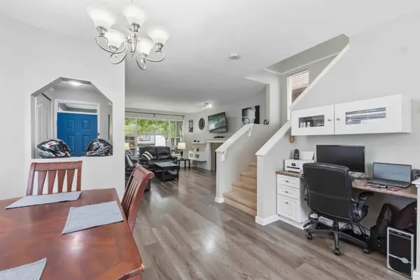 10288 243 ST, Maple Ridge, BC V2W 1Y2
