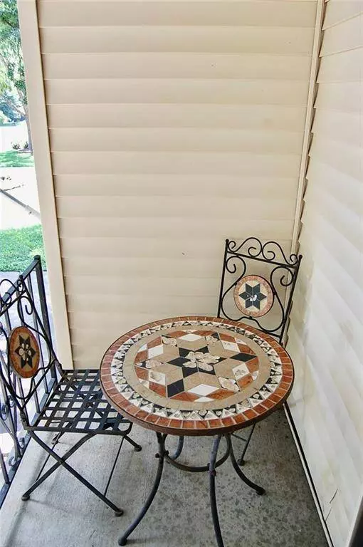 407 Hithergreen DR, Lansing, KS 66043