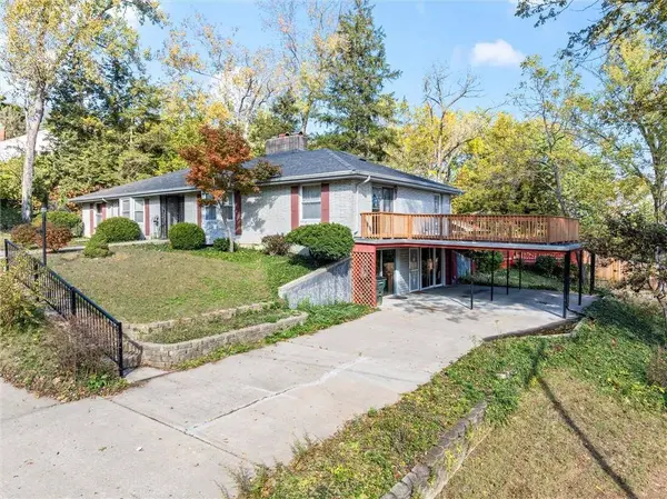 1929 Westwood DR, Leavenworth, KS 66048