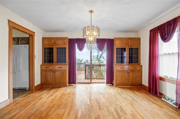 1929 Westwood DR, Leavenworth, KS 66048