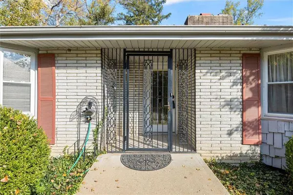 1929 Westwood DR, Leavenworth, KS 66048