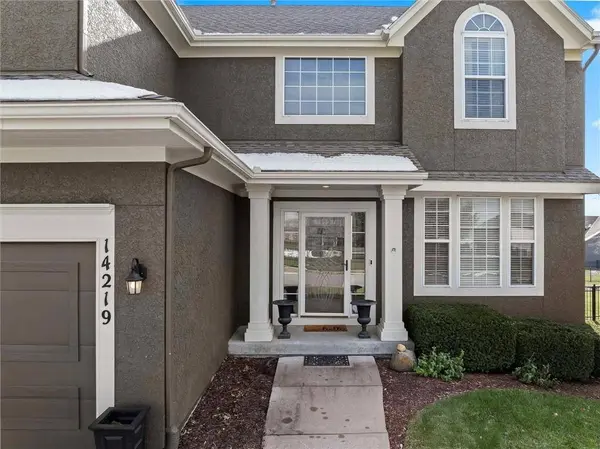 14219 Amanda LN, Basehor, KS 66007