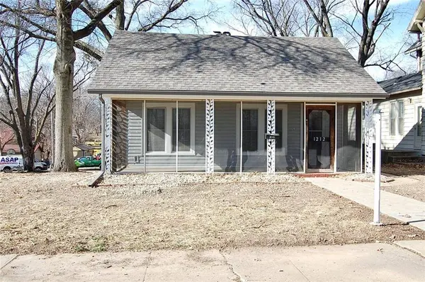 1212 S Esplanade ST, Leavenworth, KS 66048