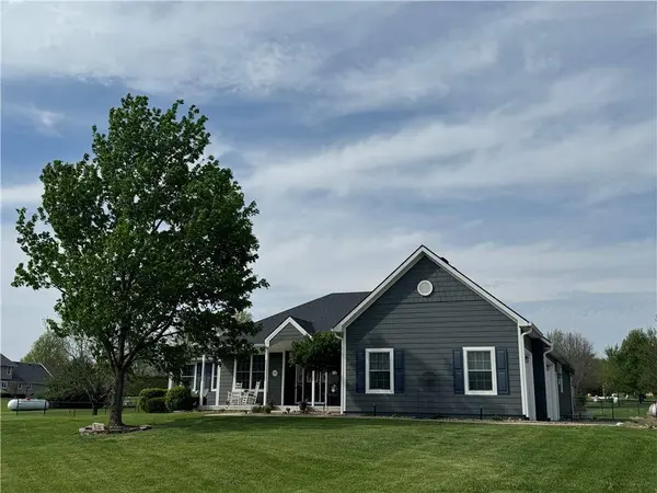 16264 Nicole LN, Leavenworth, KS 66048