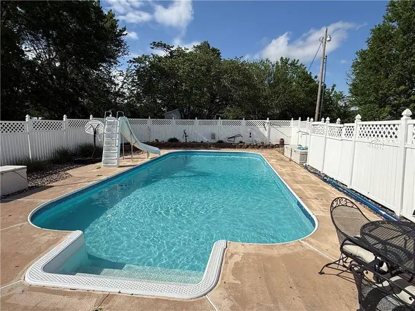 20189 167th ST, Basehor, KS 66007