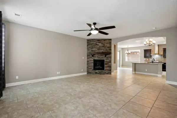7320 Sandmark RD NW, Albuquerque, NM 87114