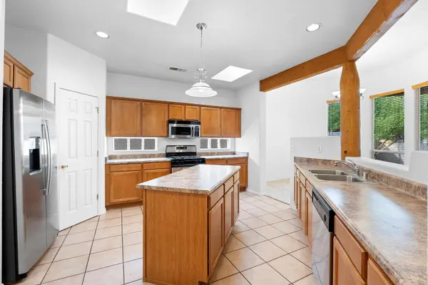 3912 Tundra Swan CT NW, Albuquerque, NM 87120