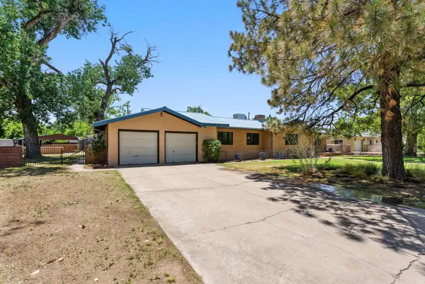 934 Fairway RD NW, Albuquerque, NM 87107