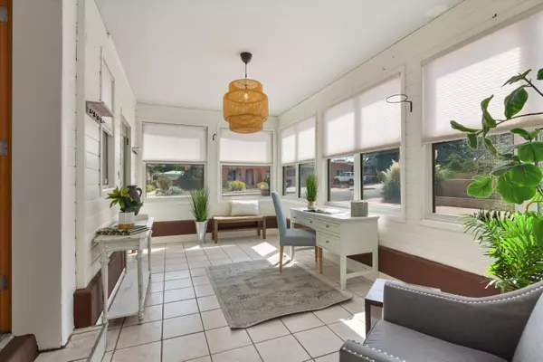 1017 Jefferson ST SE, Albuquerque, NM 87108