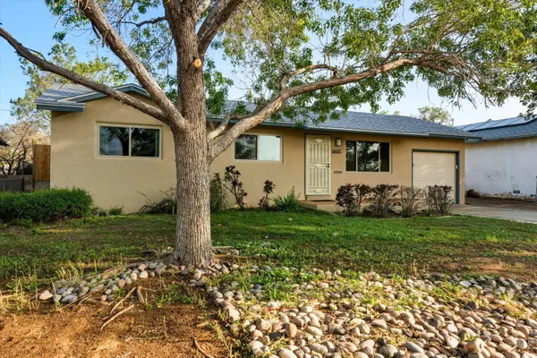 8605 Mountain RD NE, Albuquerque, NM 87112