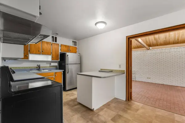 8605 Mountain RD NE, Albuquerque, NM 87112