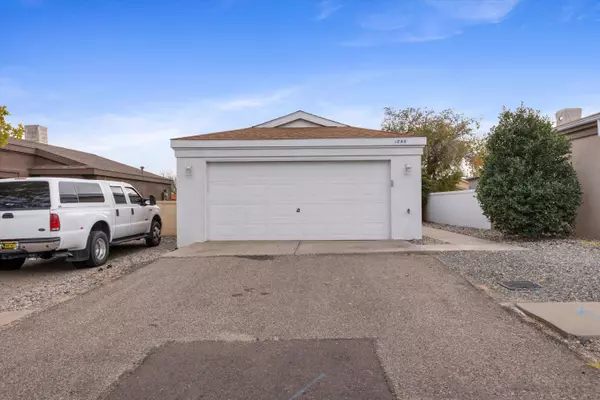 1840 Peach RD NE, Rio Rancho, NM 87144