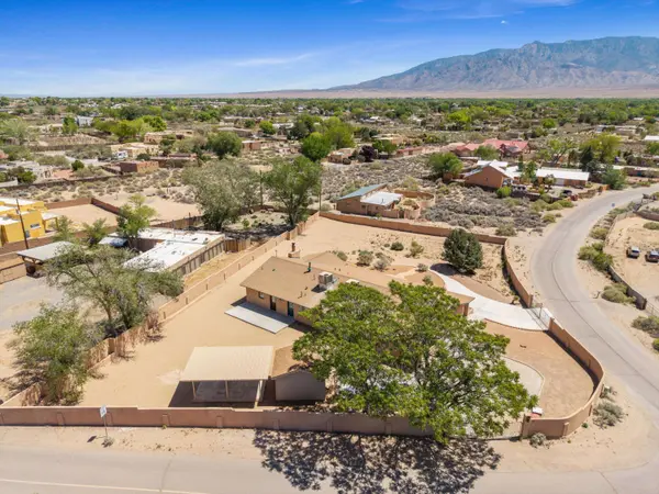 8 Calle Blanca, Corrales, NM 87048