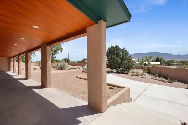 8 Calle Blanca, Corrales, NM 87048