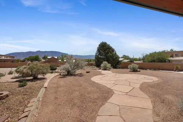 8 Calle Blanca, Corrales, NM 87048