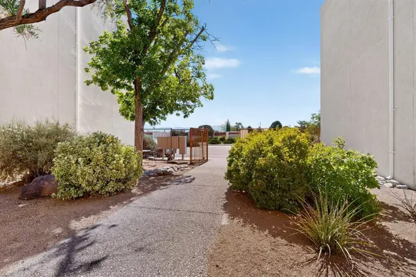 1823 Dartmouth DR NE #APT 201, Albuquerque, NM 87106