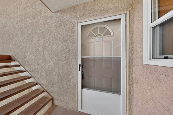1823 Dartmouth DR NE #APT 201, Albuquerque, NM 87106