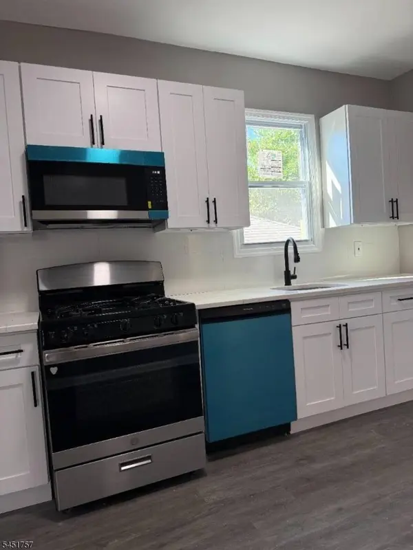 91 Arthur St, Clifton City, NJ 07011