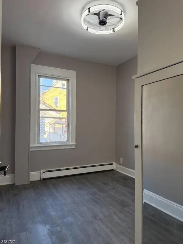 91 Arthur St, Clifton City, NJ 07011