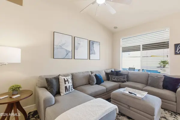 4442 E GRAYTHORN Street, Phoenix, AZ 85044