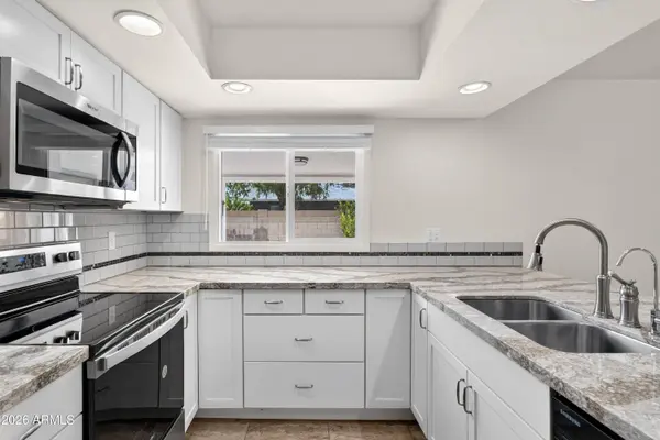 247 E CHILTON Drive, Tempe, AZ 85283