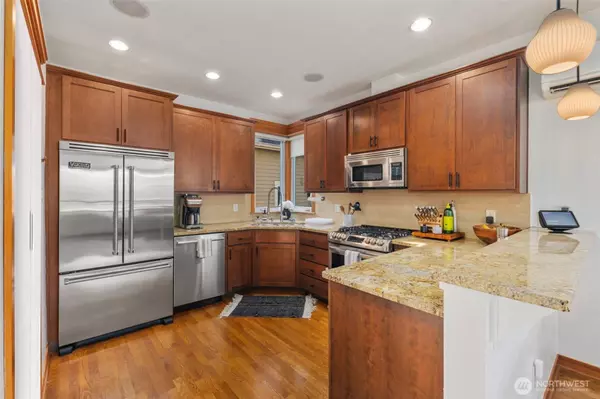 1609 California AVE SW #A, Seattle, WA 98116