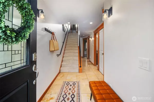 1609 California AVE SW #A, Seattle, WA 98116