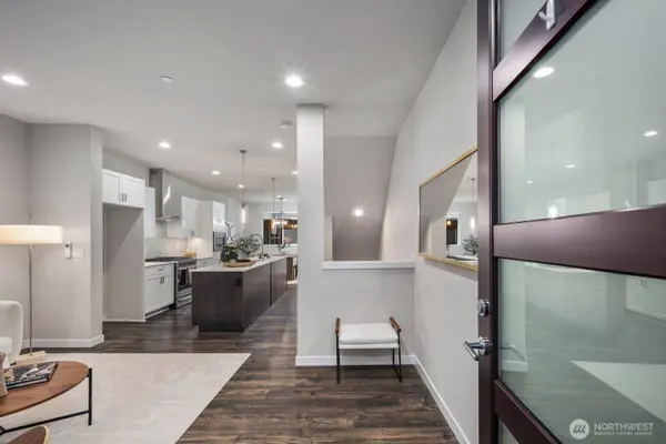 14517 1st AVE NE #D, Shoreline, WA 98155