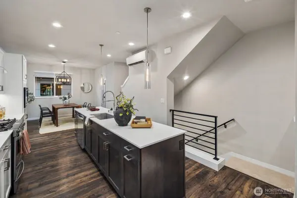 14517 1st AVE NE #D, Shoreline, WA 98155