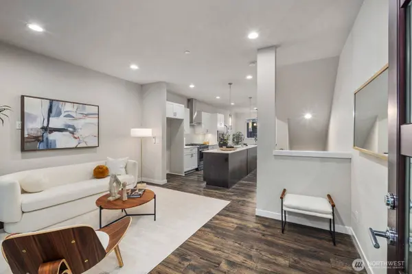 14517 1st AVE NE #D, Shoreline, WA 98155